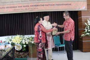 PERAYAAN ULANG TAHUN KE-75 DR. ALOYSIUS RUSLI